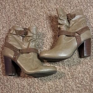 Elegant Women's Ankle Boots - Taupe